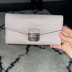 Kate spade clasp wallet nude